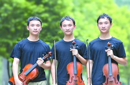 考上同一所大学都是小提琴手 辨认三胞胎老师