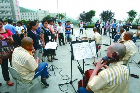 监狱服刑人员的生活监狱犯人每月用多少钱
