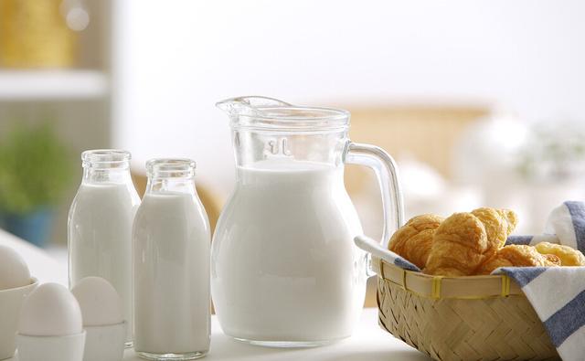 辟谣!喝牛奶致癌等十大乳业谣言被粉碎