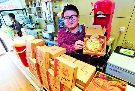 与15家餐饮店合作 大学生卖披萨月赚2万