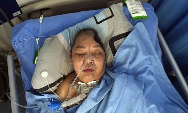 重庆山村老师豆红波的母亲遭遇车祸，此刻爱心也涌向他