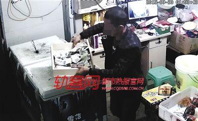 男子辞掉月薪7000元的工作 带着妻子到重庆当“神偷”