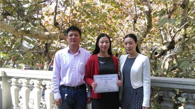 彭艳丽博士取得世界顶级近视手术的培训合格证