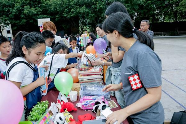 江北希尔顿逸林酒店开展志愿活动帮助改善社区