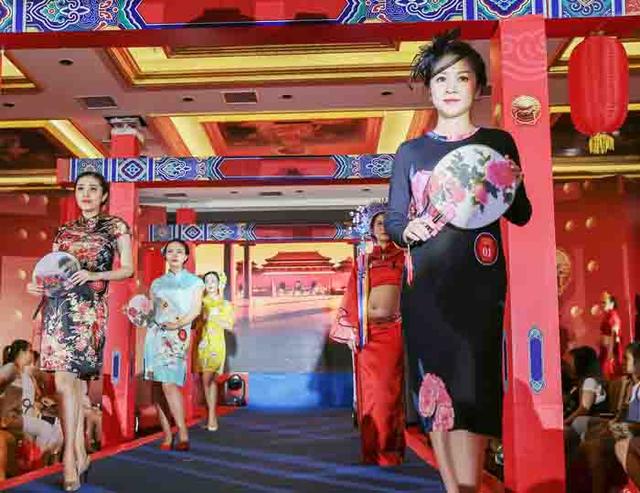 R女王风尚秀 重庆孕妈风古雅孕现场走秀T台