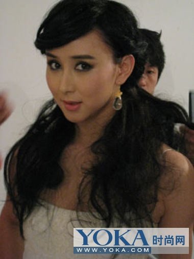 <em>发型</em>改变命运+罕见明星<em>毕业照</em>