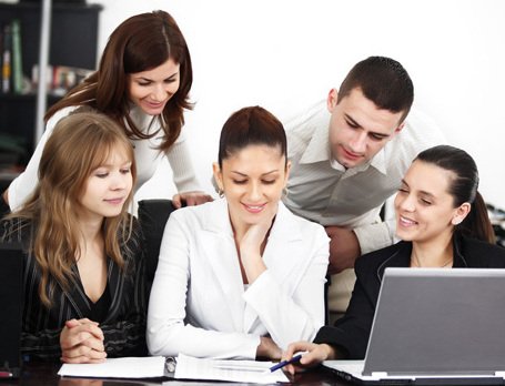 2010年薪酬榜:本科生平均起薪2337元 上海居首