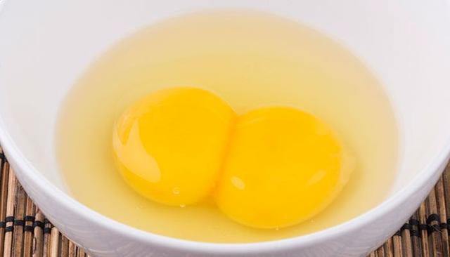 20个鸡蛋连敲12个都是双黄 这鸡蛋还能不能吃