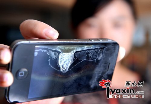 乌鲁木齐市民iPhone4手机充电发生爆炸