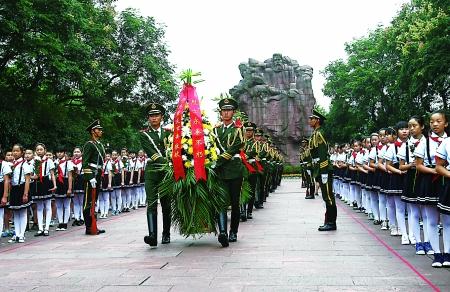 歌乐山烈士陵园举行公祭烈士仪式