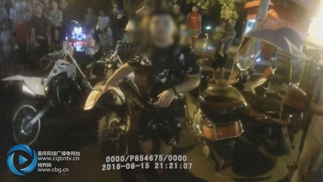 非法改装摩托车寻刺激 夜间飙车扰民被民警查
