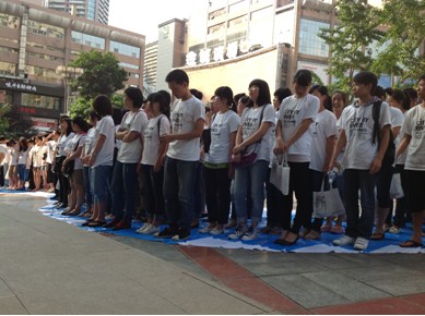 三峡广场惊现群体快闪 财信沙滨城市闪亮沙坪坝