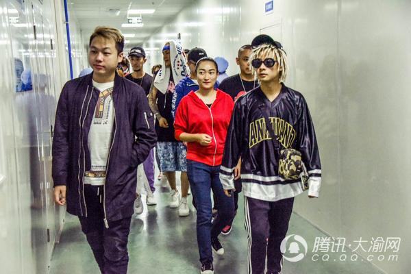 嘻哈明星现身重庆江津 为当地酒企增添时尚元素_大渝网_腾讯网