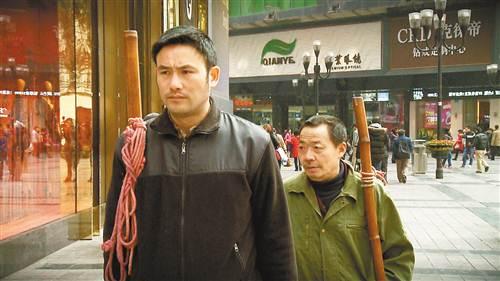 正团职转业军官“卧底”一年记录山城“最后的棒棒”