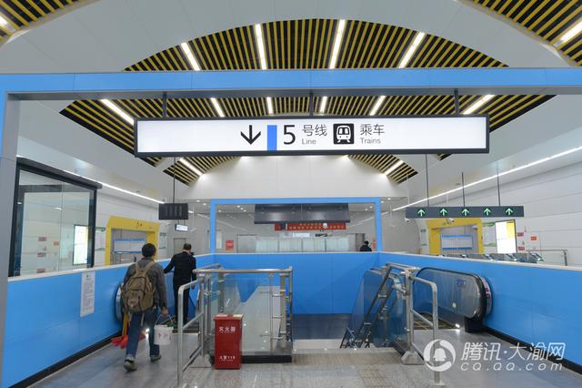 轨道5号线一期北段预计月底通车 车站车厢大曝光
