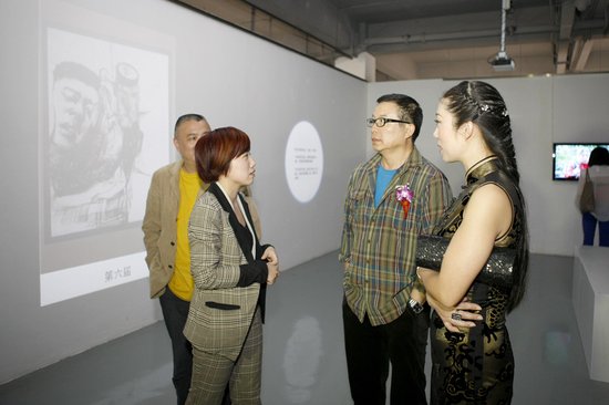 川美油画系20周年文献展昨日在长江汇开展
