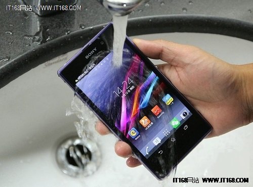 手机加平板 娱乐不间断 三防索尼L39h仅售399