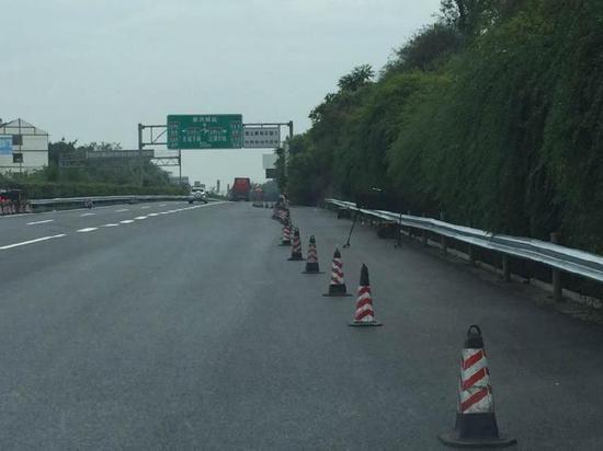 G85成渝高速大修施工 进城方向交通有调整