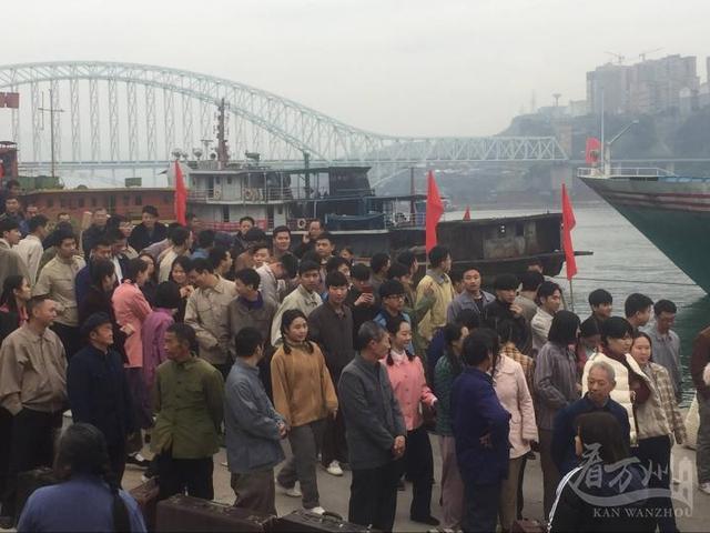 碰到姚笛别惊讶 因为她正在万州拍电影呢！