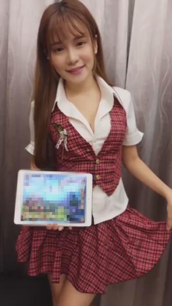 女主播直播与观众玩游戏脱衣服被吐槽