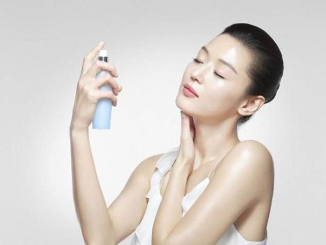 办公室懒人保湿法 一瓶喷雾来帮忙