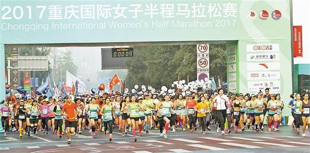 万名女跑者南滨路开跑 18岁女生创纪录