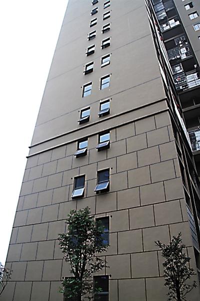 男孩为进父母房间打游戏高空翻窗 不幸从19楼