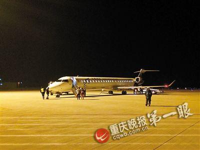 男子济宁飞重庆花30多个小时 多次打客服电话