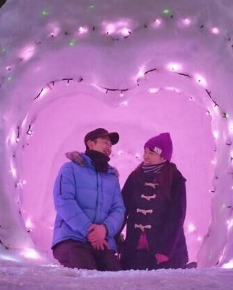 日本秋田县横手市雪洞节打造浪漫世界