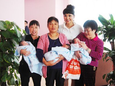 央视著名节目主持人方琼来渝担任健康大使