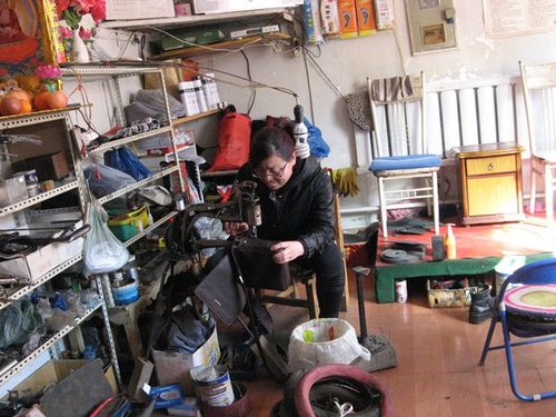 短道世界冠军家境贫寒 父母地下室修鞋(图)