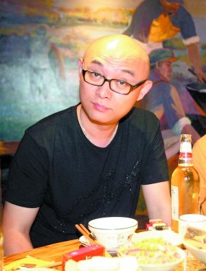 前晚,凭借《非诚勿扰》而成为中国人气主持人的重庆崽儿,光头孟非