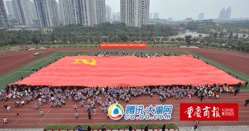 开学第一课 北部新区学生听小萝卜头故事