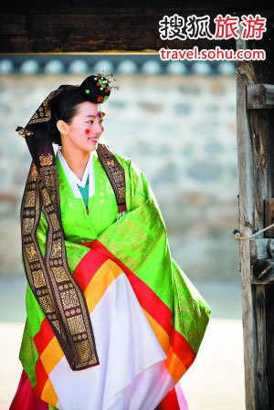 身着传统韩服的韩国美女图片