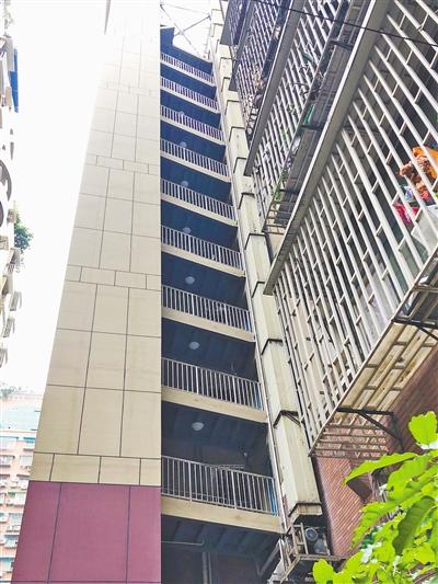 渝中区今年首个老旧住宅小区加装电梯项目完工