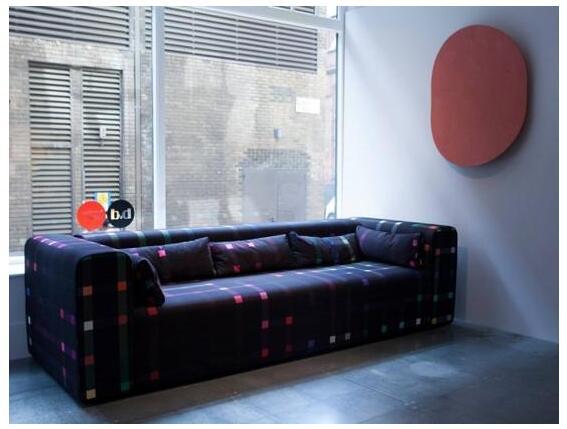 挂在墙壁上的音响 视觉到听觉的艺术盛宴！