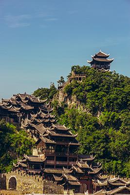 矗立在彭水的苗家古城 上万人的祭祀典礼