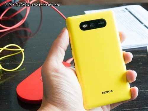 骁龙S4双核WP8智能机 诺基亚Lumia 820仅售