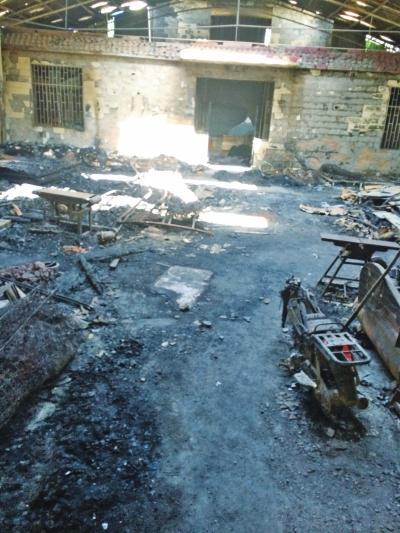 14岁男孩烧死父母和弟弟 事后淡定打游戏_大渝