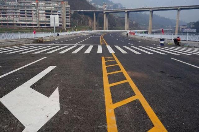 重庆这条建在水上的公路即将通车