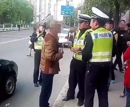 万州一司机酒驾被查 豪气说道：必须拘留！