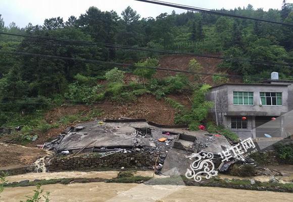 降雨导致酉阳县丁市镇大龙村二组一民房坍塌. 通讯员 张书浩 摄