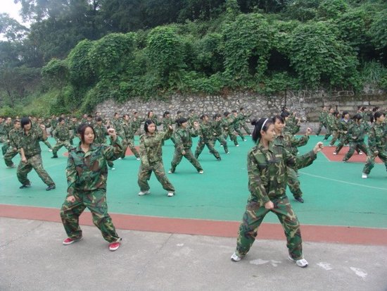 重庆市风景园林技工学校新生军训圆满结束