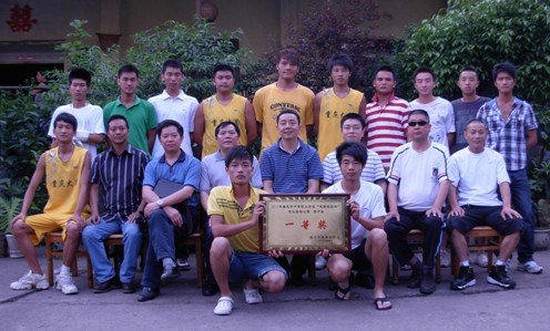 重庆电子技校篮球队勇夺健康校园杯冠军