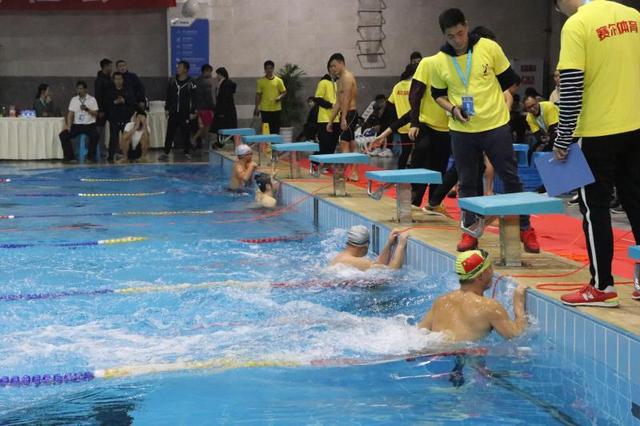 我市举办第三届游泳救生员职业技能大赛