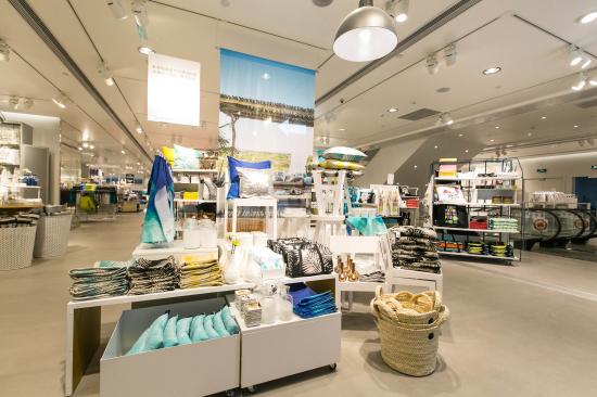 H&M重庆最大门店亮相IFC英利 引领重庆夏季