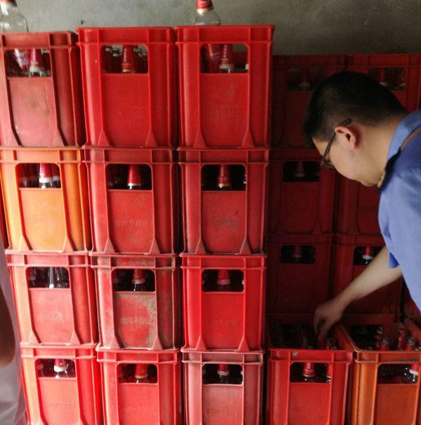 重庆市场现重友啤酒 原来是国宾啤酒的山寨版