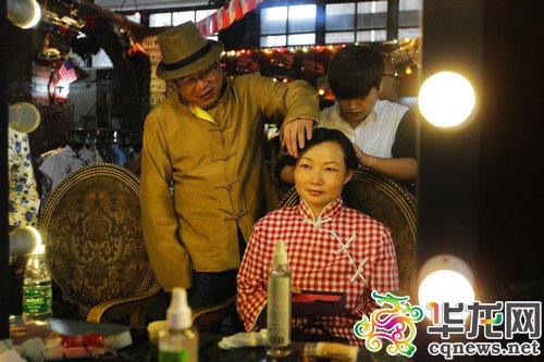 101岁老人四世同堂 民国街拍全家福