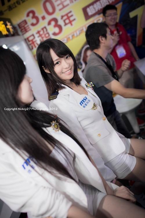 哪个是你的菜?游戏展会国产妹子vs韩国高科技