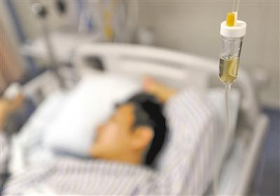 天天玩手机到凌晨5点 28岁男子突发心肌梗死